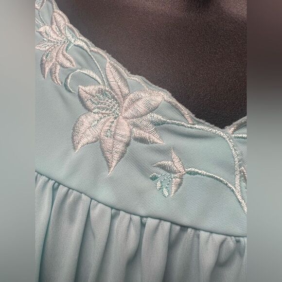 Miss Elaine Baby Blue Embroidered Nightgown ๐ EUC ๐ soft and flowy ๐ size XL - Picture 3 of 6
